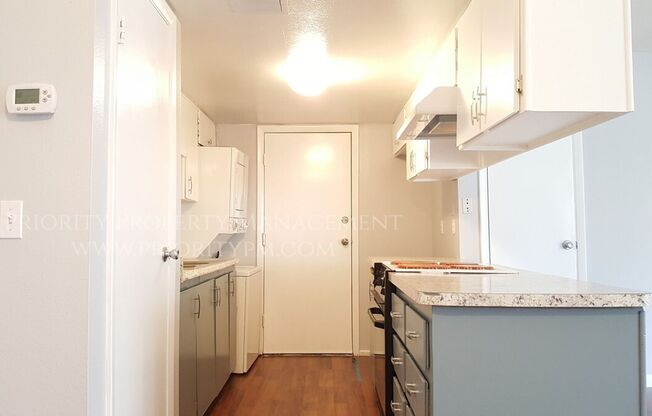 Beautiful Condo ~ Close to UNLV~ 2 Bed/1 Bath ~ Completely remodeled!