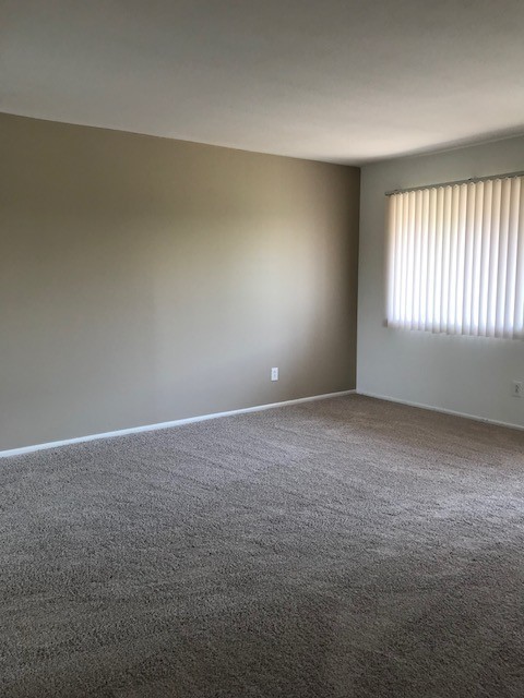 2 beds, 1 bath, 975 sqft, $2,495, Unit 425
