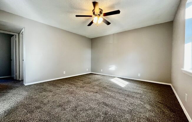 2 beds, 1 bath, 720 sqft, $725, Unit Unit 2