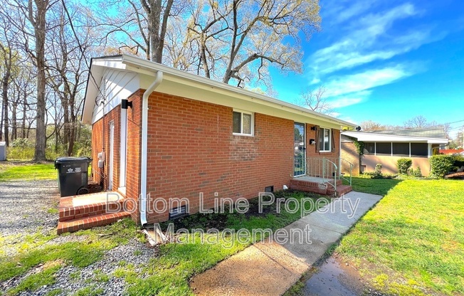 2011 HOLLY ST