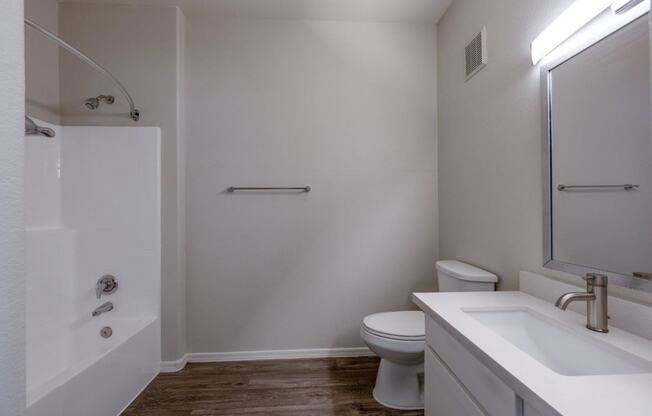 Bayside Apartments Bathroom with Bathtub
