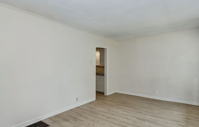 1 bed, 1 bath, 567 sqft, $525, Unit 3