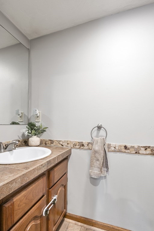 156 QUINCY SHR DR