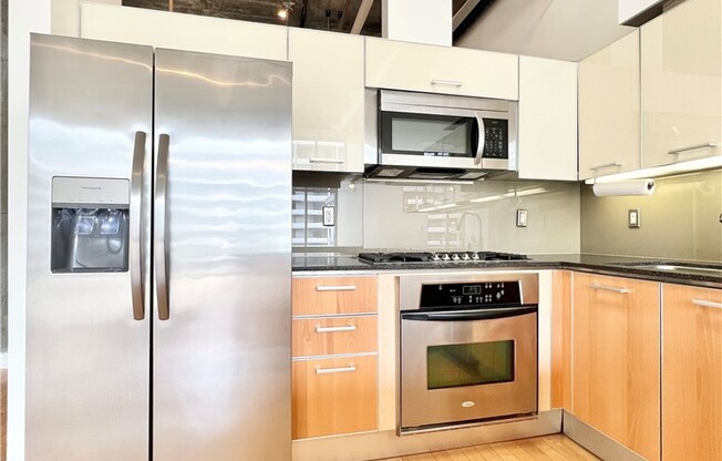1 bed, 1 bath, 800 sqft, $2,700
