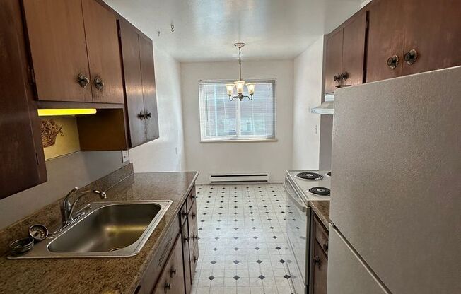 1 bed, 1 bath, 700 sqft, $1,325, Unit 12