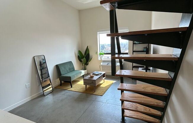 Studio, 1 bath, 305 sqft, $2,045, Unit 667