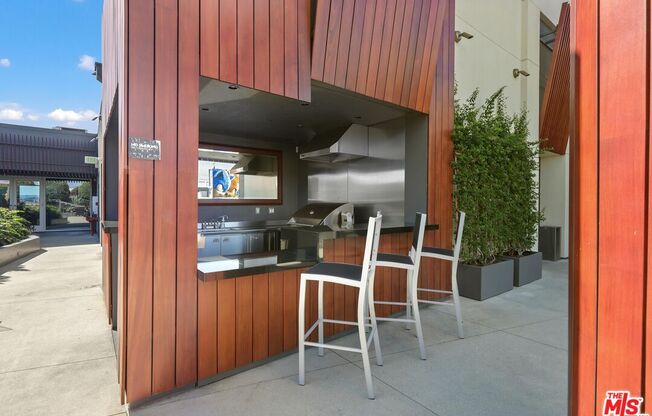 1 bed, 2 baths, 1,270 sqft, $5,700, Unit 5J