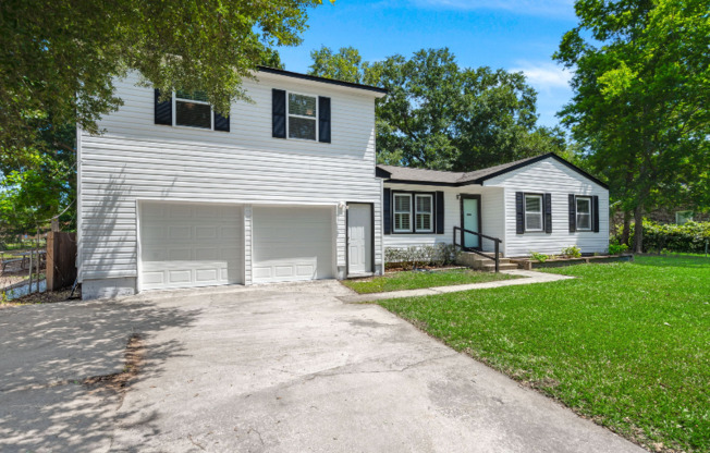 2720 N OAKRIDGE CIR