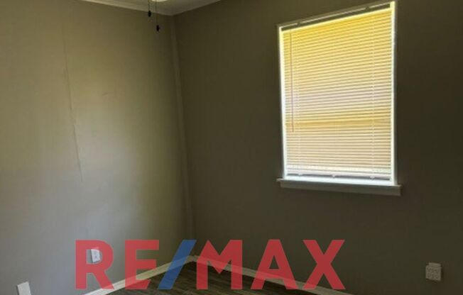 2 beds, 1 bath, 1,400 sqft, $800