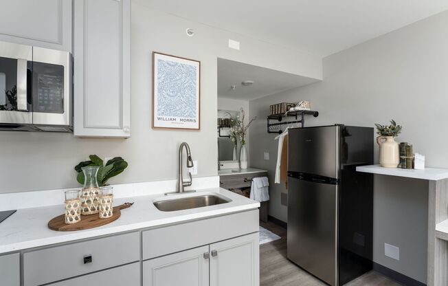 Studio, 1 bath, 300 sqft, $975, Unit 160