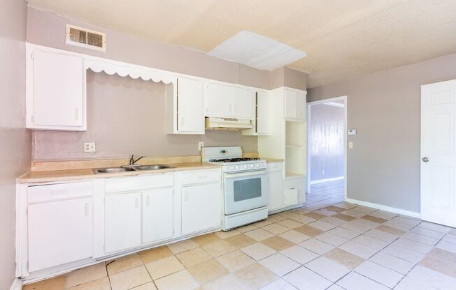 4 beds, 1 bath, $1,550