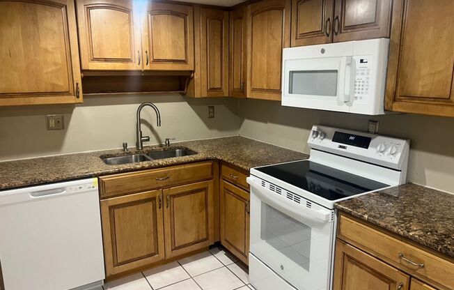 2 beds, 2 baths, $1,500, Unit # 242