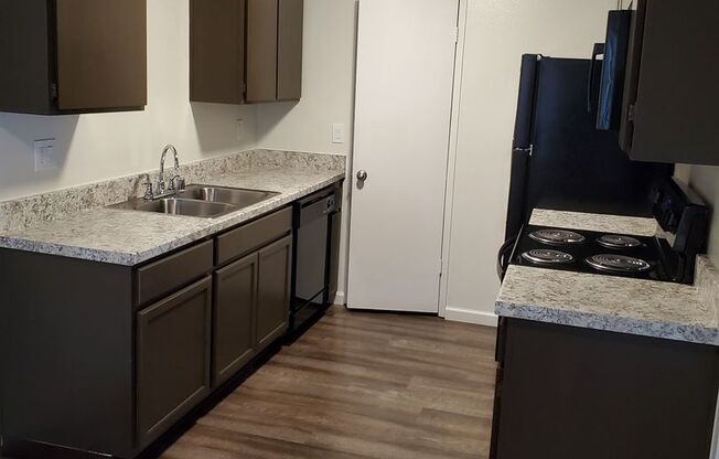 2 beds, 1.5 baths, 900 sqft, $1,620, Unit B 152