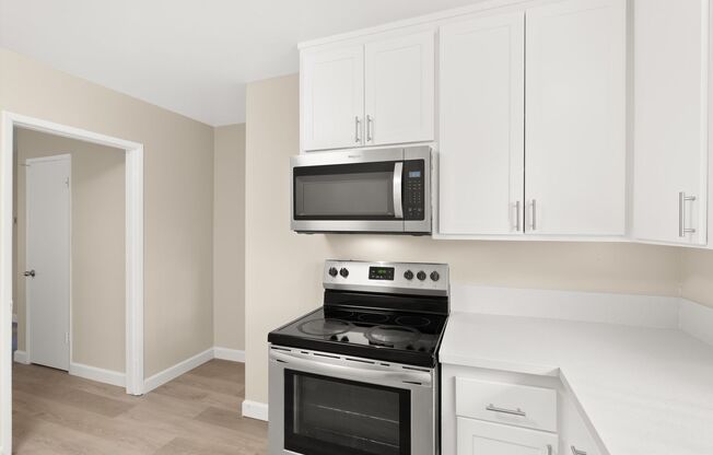 2 beds, 1 bath, 1,100 sqft, $2,100, Unit 11
