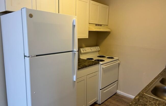 2 beds, 1 bath, $1,000, Unit A