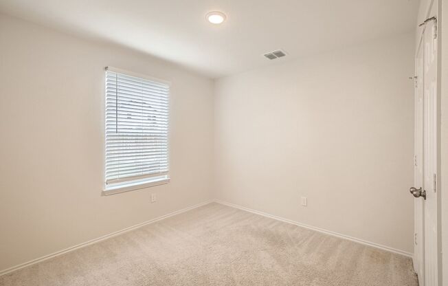 4 bedroom- 8 miles from Randolph Air Force Base -Available now!!