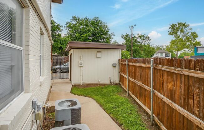 2 beds, 1 bath, 900 sqft, $1,195, Unit 3421 #B