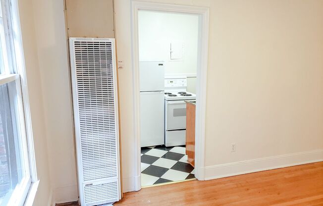 Studio, 1 bath, 365 sqft, $1,195, Unit 204