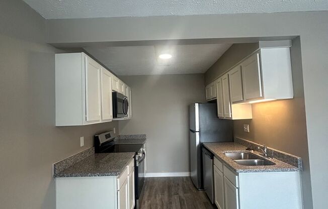 1 bed, 1 bath, 700 sqft, $799, Unit 925 - 06