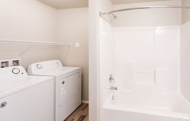 2 beds, 2 baths, 913 sqft, $1,195, Unit 512-209