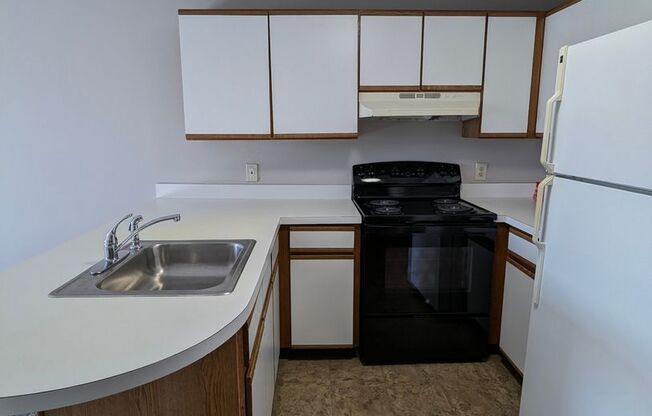 1 bed, 1 bath, 606 sqft, $1,050, Unit 04