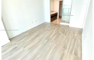 460 NE 28 St