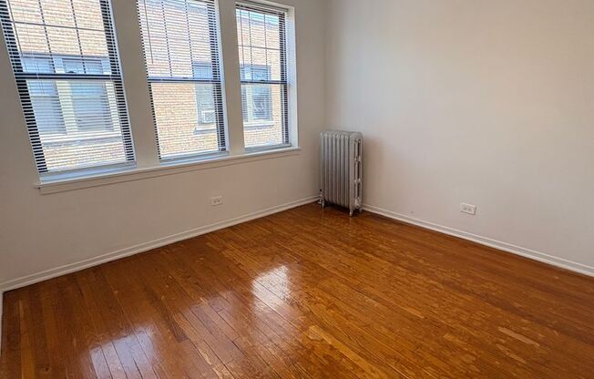 2 beds, 1 bath, 670 sqft, $1,200, Unit CA 133-3W