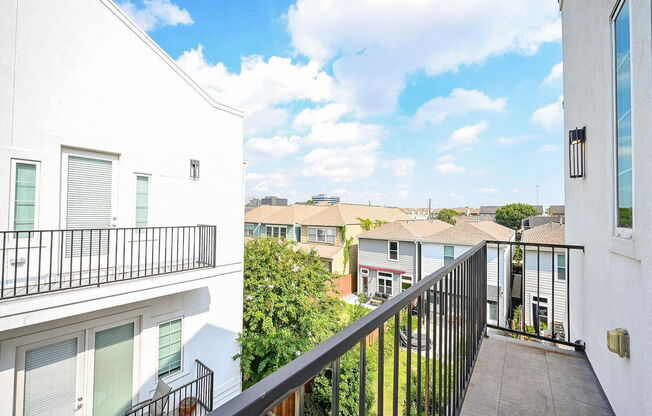 3 beds, 3.5 baths, 2,427 sqft, $2,900, Unit C