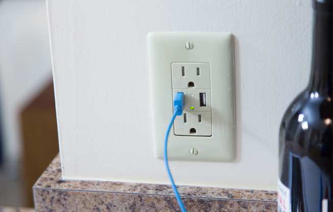 2 beds, 1 bath, 880 sqft, $1,895