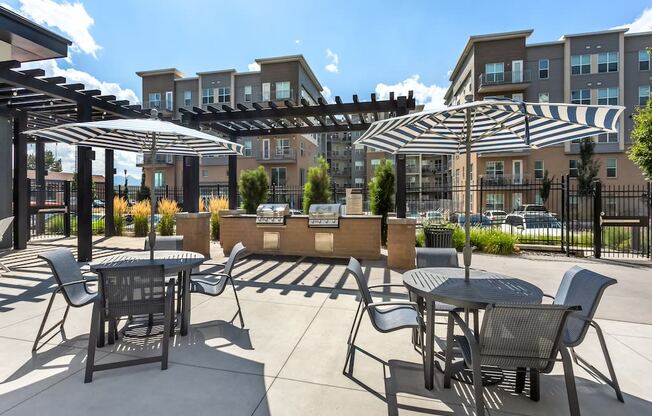 Eating Area Outdoors at Arcadia Apartments