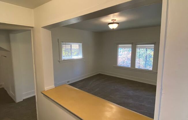 2 beds, 1 bath, 700 sqft, $1,025, Unit C