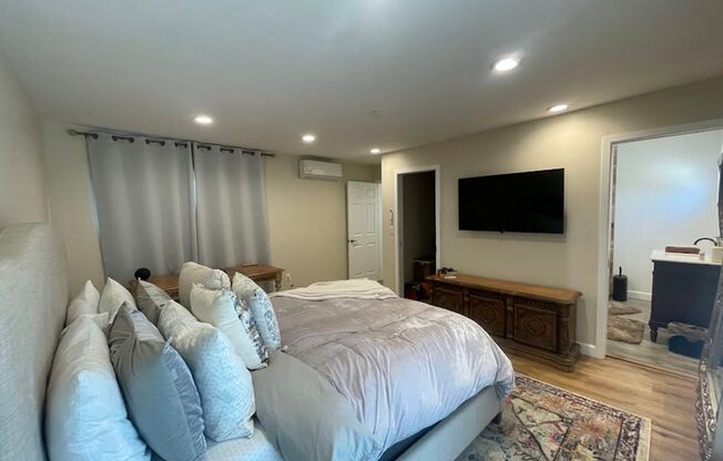 1 bed, 1.5 baths, 900 sqft, $2,495, Unit ADU