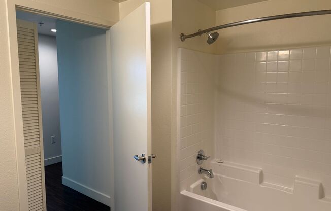 2 beds, 2 baths, 890 sqft, $2,600, Unit 324