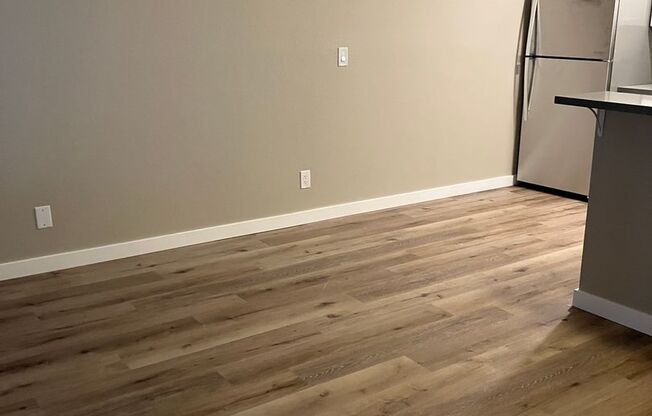 2 beds, 1 bath, 727 sqft, $1,695, Unit 23