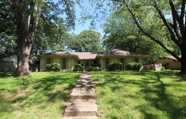 Beautiful 3 bedroom 2 bath home in the heart of Tyler! Tour Today!