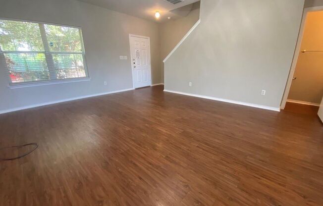 Wonderful open floor plan with TONS of room!!