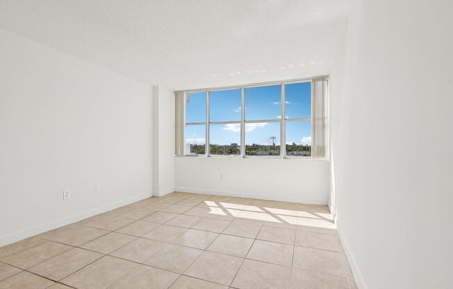 1 bed, 1.5 baths, 780 sqft, $1,850, Unit 210N
