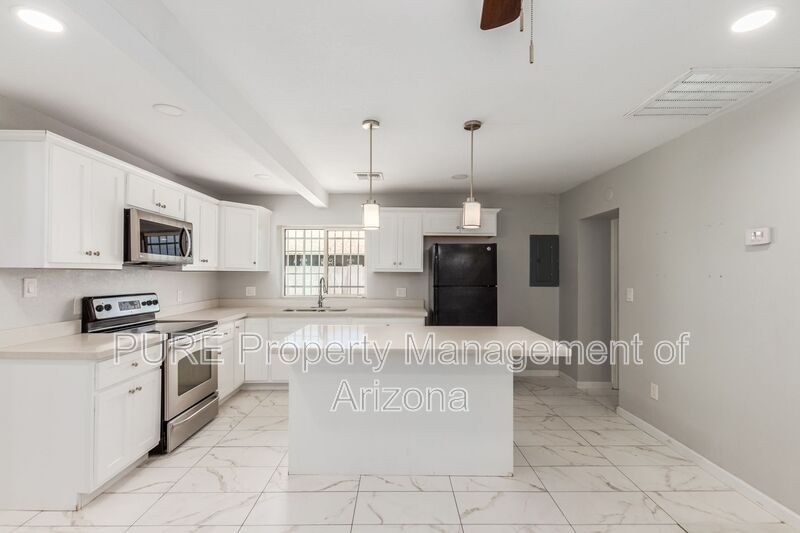 2524 W CAMPBELL AVE