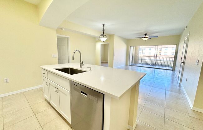 3 beds, 2 baths, $2,395, Unit #521