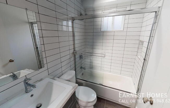 2219 1/2 W CT ST