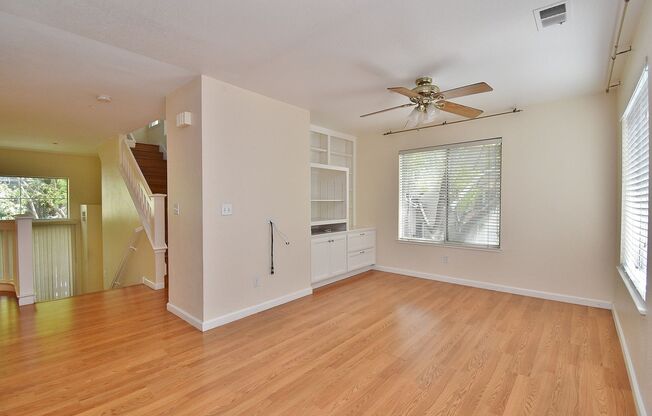 $3550 / 3 BR GORGEOUS PARKMONT TOWNHOME CLOSE TO BART