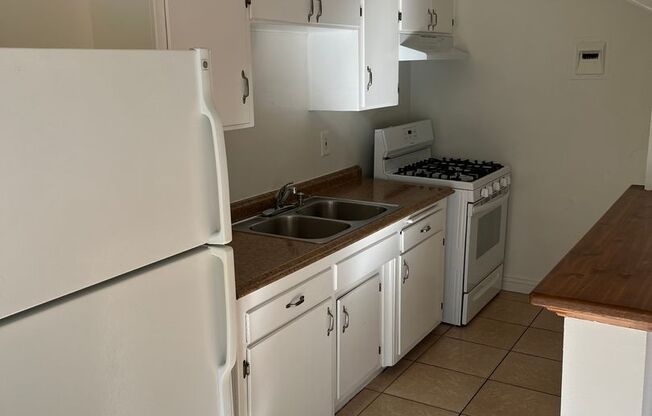 1 bed, 1 bath, $1,750, Unit 12