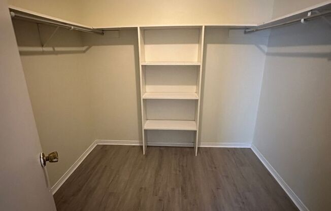 2 beds, 2 baths, 923 sqft, $1,099, Unit 205