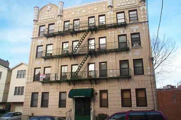 121 GARRISON AVE