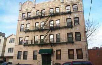 121 GARRISON AVE