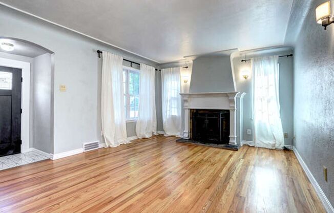 Beautiful 4 Bedroom 2 Bath Single Family Home in Englewood Available Mid July