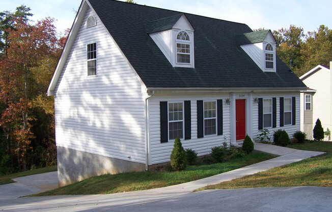 Cape Cod Style 3 bed, 2 bath, 2 car garage home in Powell