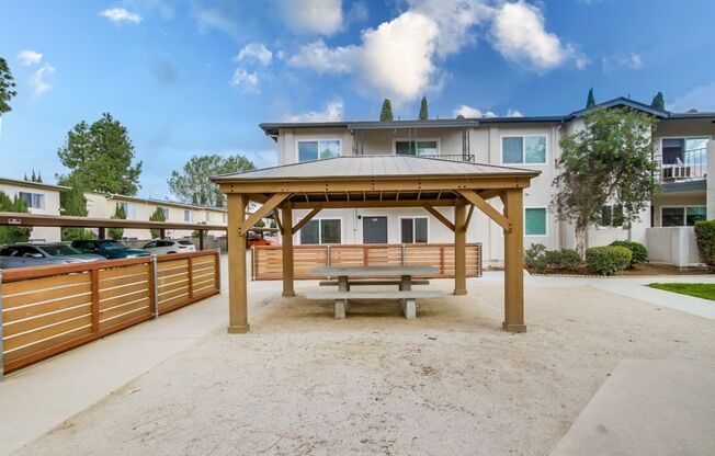 2 beds, 2 baths, 893 sqft, $2,550, Unit 685-P