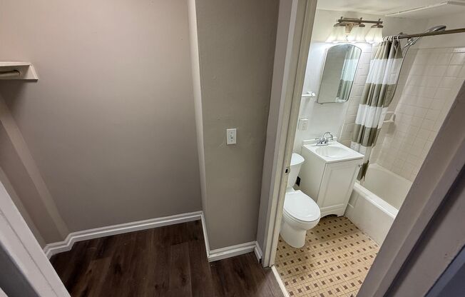 Studio, 1 bath, 400 sqft, $850, Unit #210