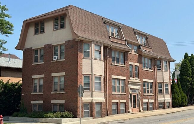 Freshly Renovated 2BR Garden Apartment Near UWM $1,350/mo – Heat + Parking Included